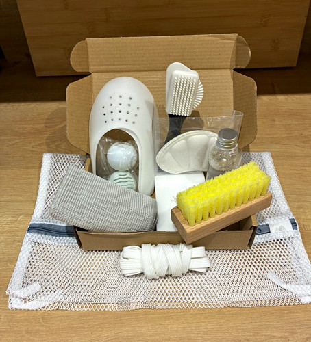 Running sneaker cleaning - cleaning, kit